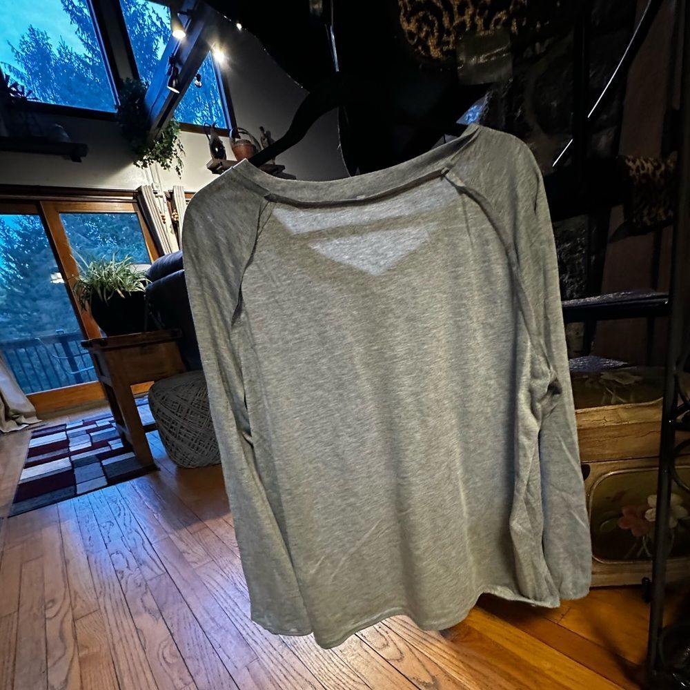 Gray Long Sleeve Top with Skull Design - Picture 4 of 9